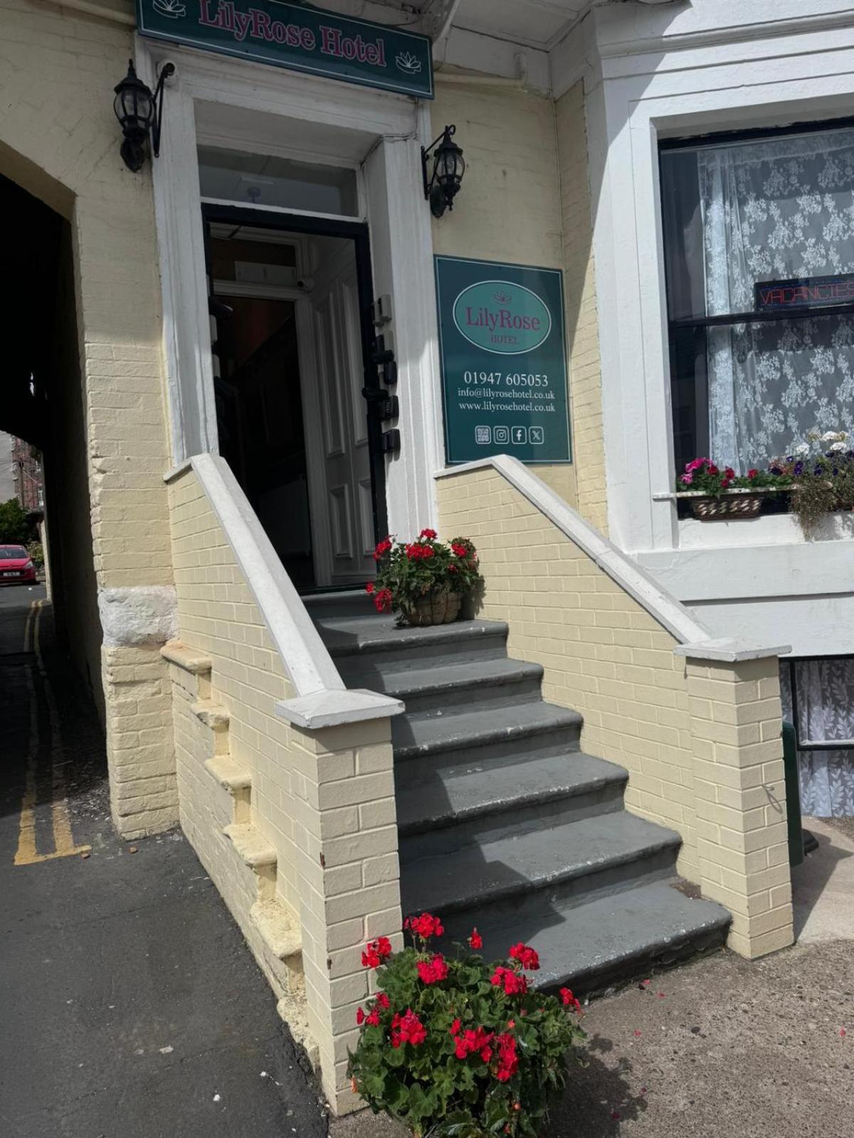Lilyrose Hotel Whitby Extérieur photo